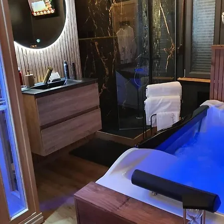 Superbe Chambre Avec Spa Privatif A Lille * Lila
